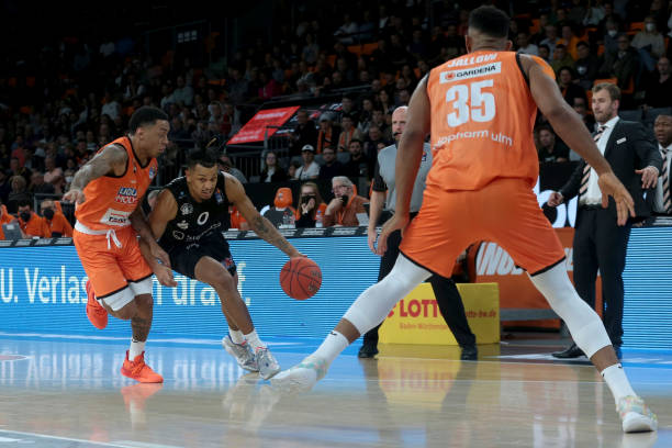 赛中赢得更 赛中赢得更